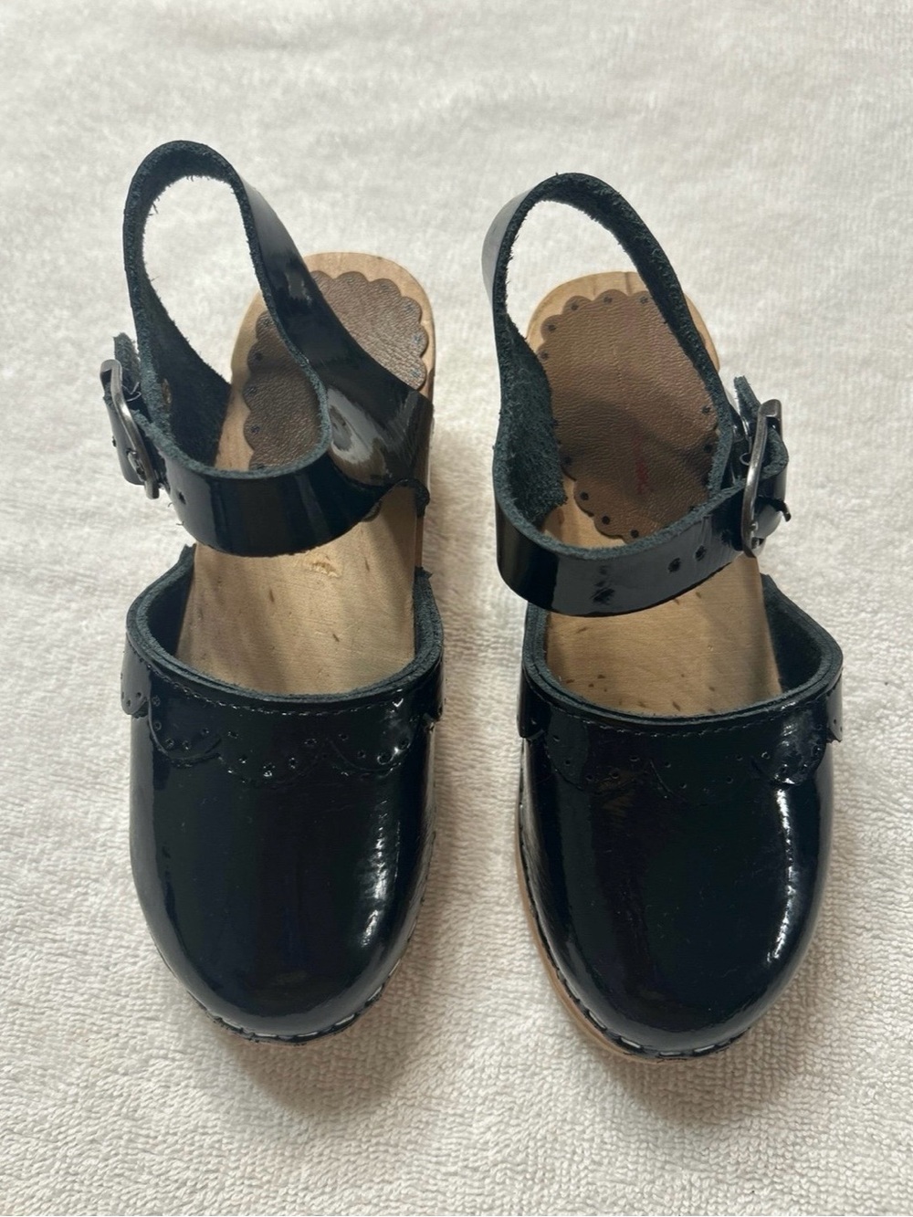 Hanna Anderson Leather Clogs For Girls, Size 10.5, Color Black, Semi